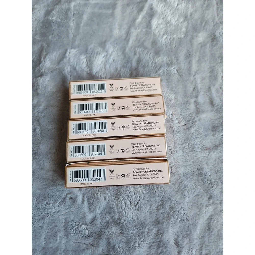 ULTRA Dazzle LIP GLOSS ,  Bundle Of  5 Diferente Colors.